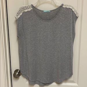 Super cute grey top with cap sleeves